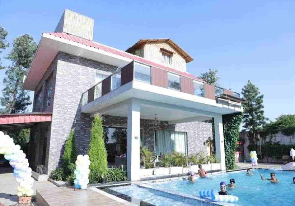 Pinewood Retreat Farmhouse