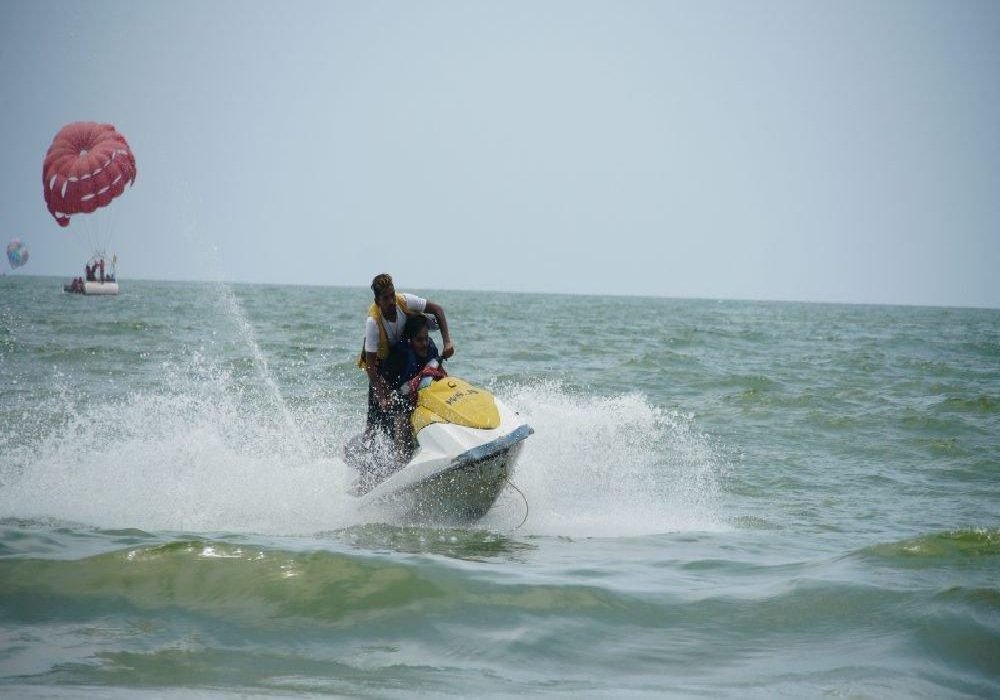 Hamburg to India Gate Gateway of India Hampi Calangute Beach Tour Package