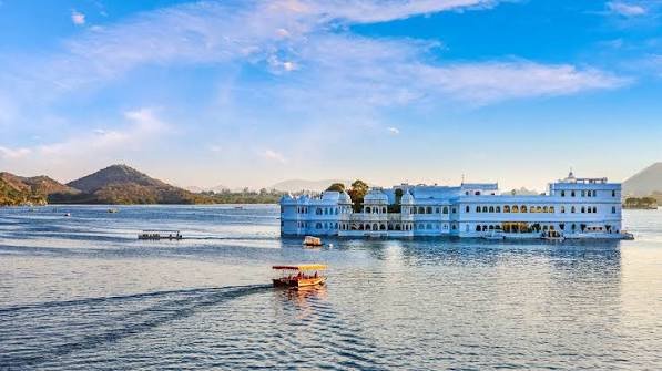 Alor Setar to Taj Mahal Amber Fort Lake Pichola Mumbai Gulmarg Tour Package