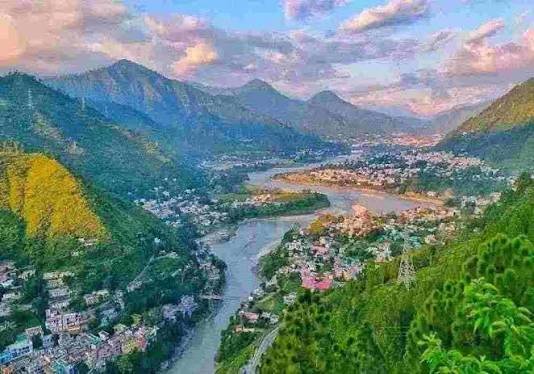 Johor Bahru to Delhi Agra Jaipur Udaipur Mumbai Srinagar Ooty Tour Package