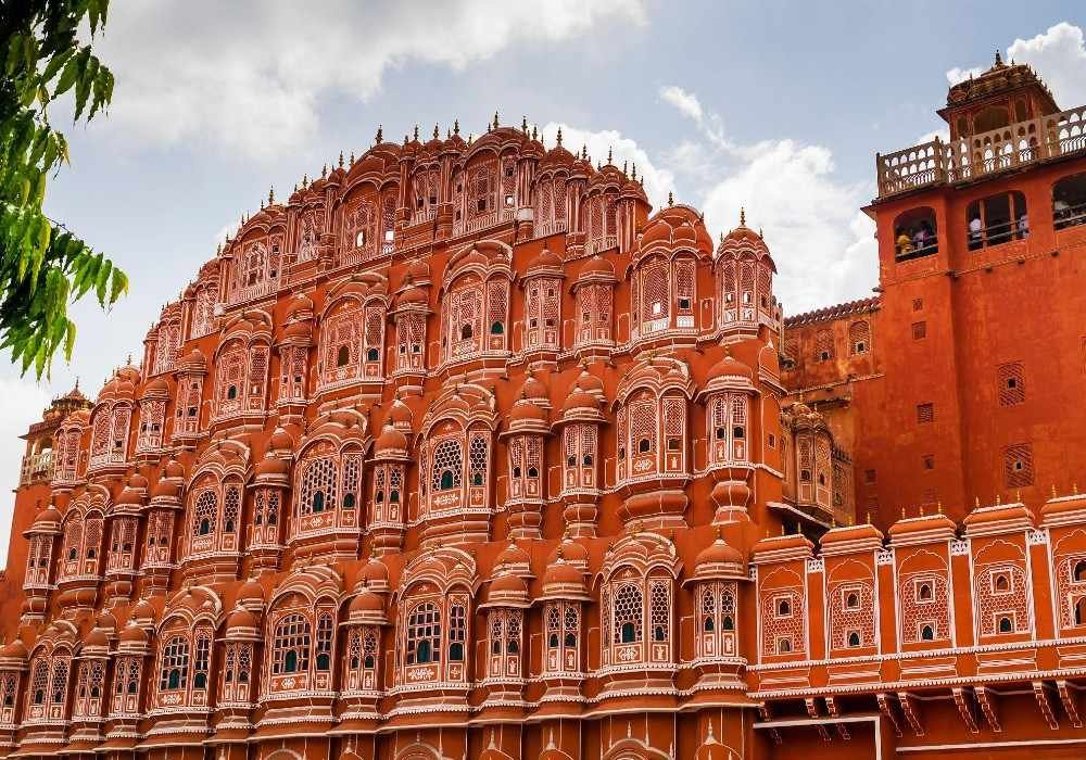 Labuan to Red Fort Taj Mahal Jaipur Mumbai Gulmarg Tour Package