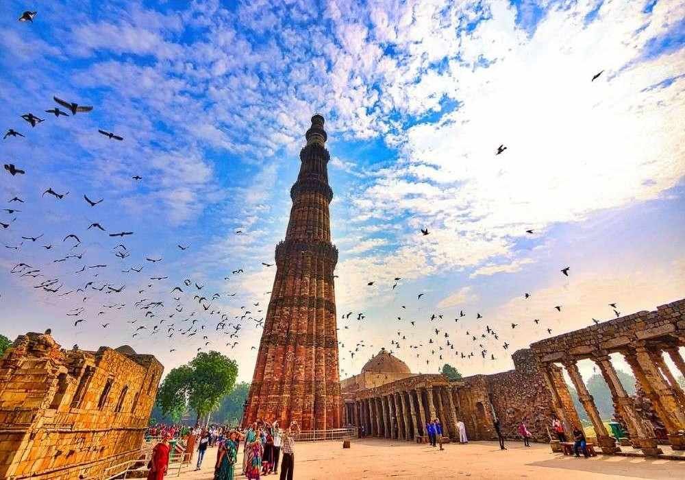 Magdeburg to Qutub Minar Gateway of India Hampi Goa Tour Package