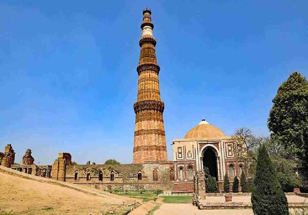 Munich to Qutub Minar Marine Drive Hampi Baga Beach Tour Package