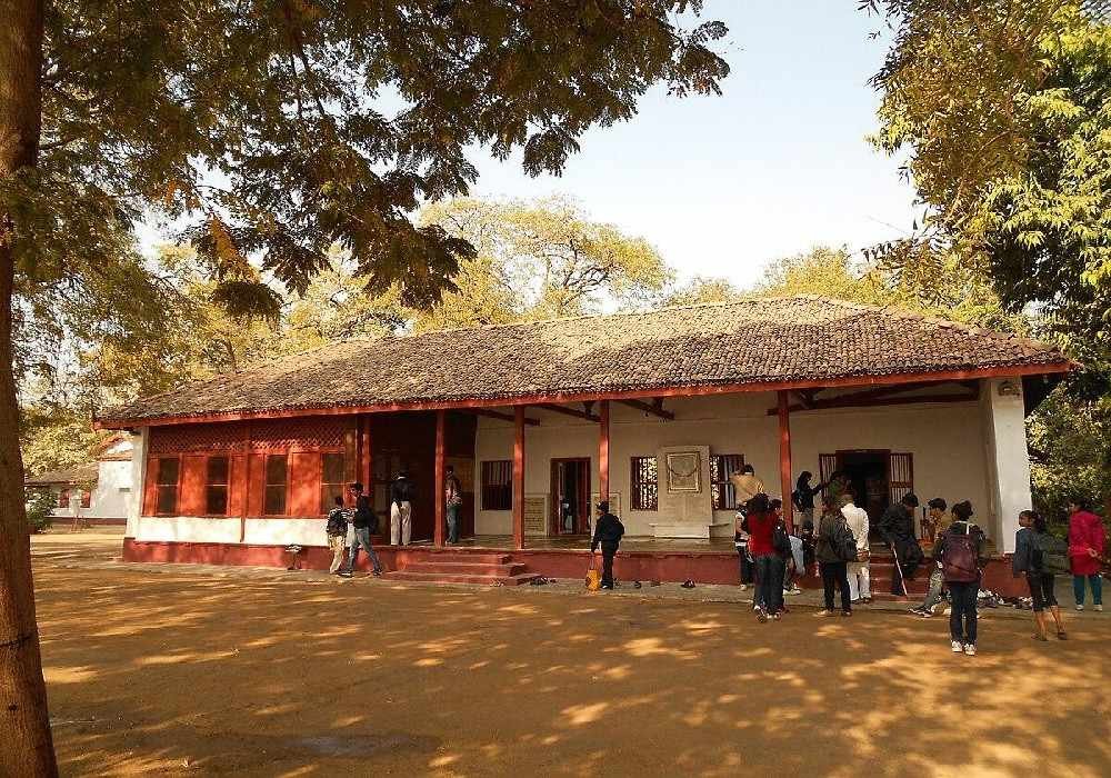 Victoria to Dwarka, Sabarmati Ashram & Mumbai Tour Package